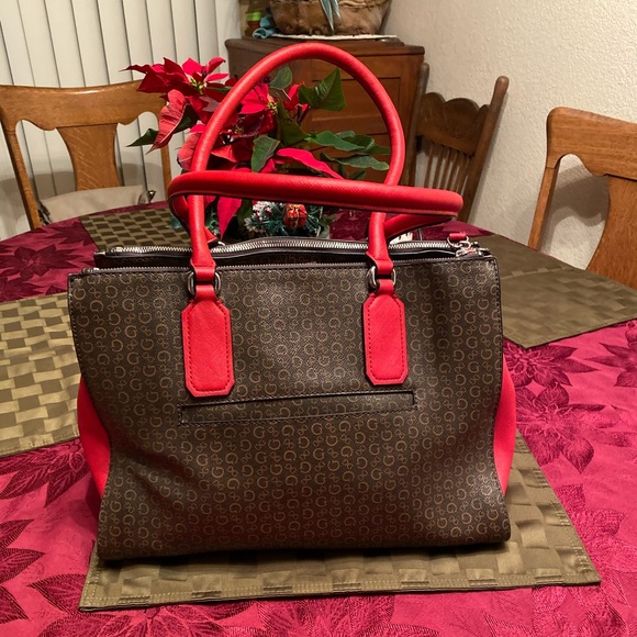 Guess Large signature handbag - Picture 2 of 6